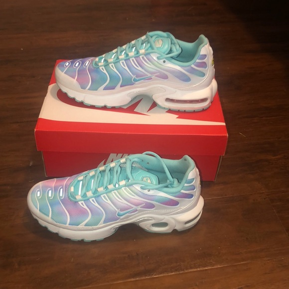 white and light aqua air max plus